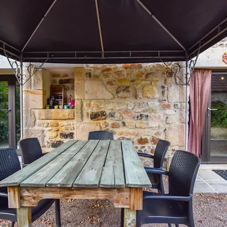 Vakantiehuis Historic Holiday In With Swimming Pool Cérilly