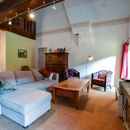 Historic Holiday In With Swimming Pool Vakantiehuis